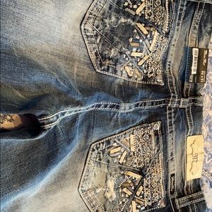 Miss Me Curvy easy straight jeans